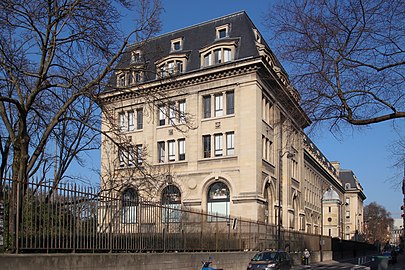 The Gallery of Botany. At left is the Robinia pseudoacacia, one of the oldest two trees in Paris, planted in 1635 by Vespasien Robin