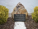 Gedenkstein für Walter Benjamin auf dem Friedhof von Portbou, Spanien (Aufnahme 2005)