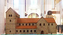 Nikolaikirche Berlin, Rekonstruktionsmodell des Baukörpers der spätromanischen Basilika mit Querhaus, Seitenansicht