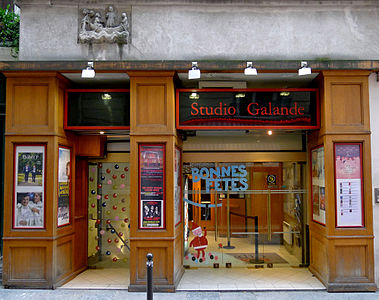 Studio Galande Haus Nr. 42 mit dem Relief am Eingang