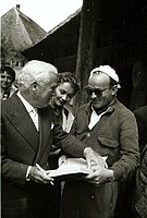 Richard Schweizer, rechts und Charlie Chaplin links, dahinter Liselotte Pulver, Foto: Ders.