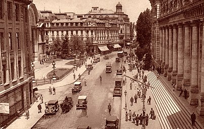 Calea Victoriei in the 1940s. Postal palace (today the History Museum) and CEC Palace (left)