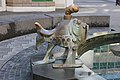 Skulptur am Erfinder­brunnen in Koblenz als Reminiszenz an Nico­laus Otto