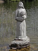 Die Skulptur „Schöne Nonne“ von Peter Maria Stajkoski im Wutzsee (2007). Sie soll an die Grafentochter Amelie erinnern, die nach einer Sage unfreiwillig ins Kloster Lindow kam.