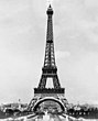 Der Pariser Eiffelturm auf einer Fotografie von 1889