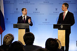 Norwegian Prime Minister Jens Stoltenberg (right) and Russian President Dmitry Medvedev (left) announce that Norway and Russia have settled the long conflict over their maritime border in the Barents Sea, on 27 April 2010.