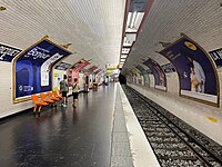 Platform for line 10 services to Boulogne