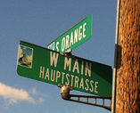 Bilingual sign in Fredericksburg, Texas