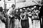 Mangi Mangi Karaeng Bontonompo, king of Gowa, with the public and some dignitaries during the installation of acting governor of Celebes and dependencies, Mr. Bosselaar, 1937