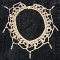 Gehäkelte Halskette (Baumwolle) mit Süßwasserperlen