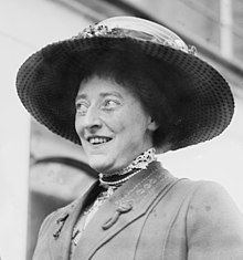 A black-and-white photo of Lady Shackelton in three-quarters profile
