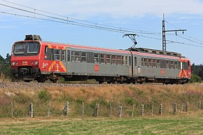 Z 7365 in der aktuellen Farbgebung von TER Languedoc-Roussillon zwischen Saint-Chély und Aumont-Aubrac