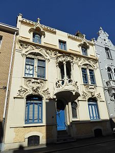 Mix of Art Nouveau and Gothic Revival – Rue Gustave-Lemaire no. 51 in Dunkerque, France, with pointed arched-dormer windows and balcony loggia, unknown architect, decorated with sculptures by Maurice Ringot (1903–1910)[175]