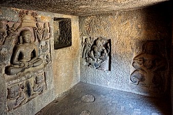 Cave 11, Jain reliefs