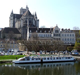 Former Bishop's residence, with the original Romanesque gallery, in Auxerre (12th century)