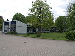 Vorderer Teil des Verlagsgebäudes in Reinbek