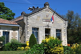 The town hall in Cursan