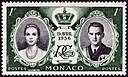 Die Briefmarke zeigt die Porträts von Grace Kelly auf der linken und Fürst Rainier auf der rechten Seite im stehenden Oval, darüber in der Mitte eine Krone, unter ihr das Hochzeitsdatum und das Monogramm des Paares „RG“