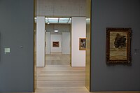 Vorne rechts: Toter Uhu von Édouard Manet, 1881, hinten: Nu couché von Amedeo Modigliani, 1916