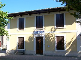 The town hall in Saint-Magne