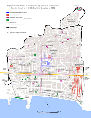 Map of the city, with the metro running east–west through its historic centre