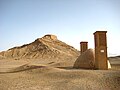 Ein Ab Anbar (mit Windtürme) nahe die Dachma von Yazd
