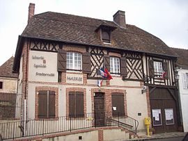 The town hall in Chennebrun