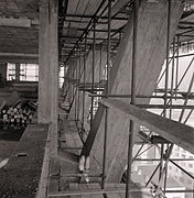 Details of the scaffolds and armor of the concrete during construction in 1956
