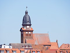 Sankt-Marien-Kirche von der Müritz aus gesehen