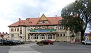 27.–28. KW Das Bahnhofsgebäude von Uherské Hradiště in Tschechien an der Bahnstrecke Kunovice–Staré Město u Uherského Hradiště (2005).