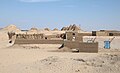 Gehöft aus Lehmziegeln im Dorf Nuri bei Karima. Im Hintergrund die Pyramiden von Nuri