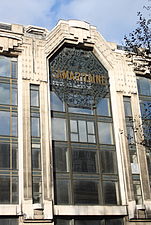 The remodeled art deco facade of the department store La Samaritaine, by Henri Sauvage (1933)