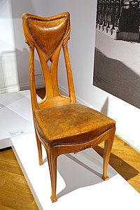 Side chair of pear wood and leather (1900) (Bröhan Museum, Berlin)