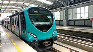 Zug der Metro Kochi