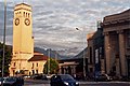 Der charak­te­ris­ti­sche Uhr­turm am Bahn­hof Bozen