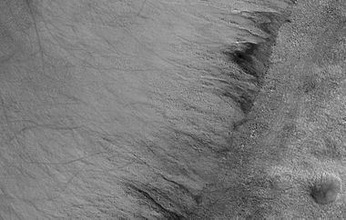 Close-up of gullies in Green Crater, as seen by HiRISE