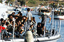 In den letzten Jahren erreichten viele afrikanische Flüchtlinge die italienische Insel Lampedusa; hier eine Aufnahme aus dem Jahr 2007