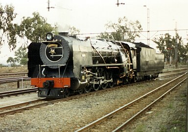 Berliner-built no. 3300 at Koppies between Sasolburg and Kroonstad, 6 October 1989