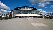 Front der Mercedes-Benz Arena (September 2015)