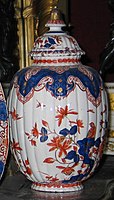 An imari-styled vase, manufactured in De Griekse A, c. 1700–1720, Museum Geelvinck-Hinlopen Huis