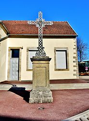 The cross of 1865 and town hall in Bucey-lès-Traves