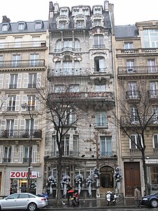 The Céramic Hôtel, at 34 avenue de Wagram, by architect Jules Lavirotte (1905)