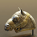 Ein Pferdekopf aus der Sassanidenära (4. Jh., gefunden in Kerman, heute im Louvre, Paris)