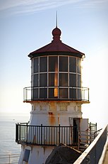 Detail of light tower and lantern house in 2009, with first order Fresnel lens visible.