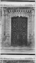 Main door of the Palace in 1920.[10]