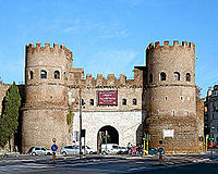The gate has been separated from the Aurelian Walls, and looks like a castle, with the two towers and the double entrance. It is, therefore, sometimes called "Castelletto".