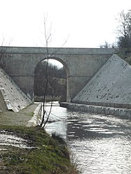 The Canal de Marans and its bridge