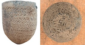 Ceramic vessel from the burial in the village of Mendur-Sokkon (side view, bottom view).[1]