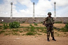 Ein AMISOM-Soldat im Stadion von Mogadischu im September 2011