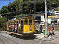 Rio de Janeiro (Brasilien) Wagen 06 der Tram von Santa Teresa mit Spurweite 1100 Millimeter am Largo do Guimarães
